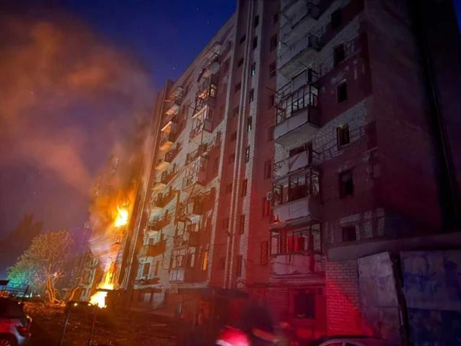 Пошкоджений багатоквартирний будинок у Краматорську після удару 13 серпня (фото ОВА)