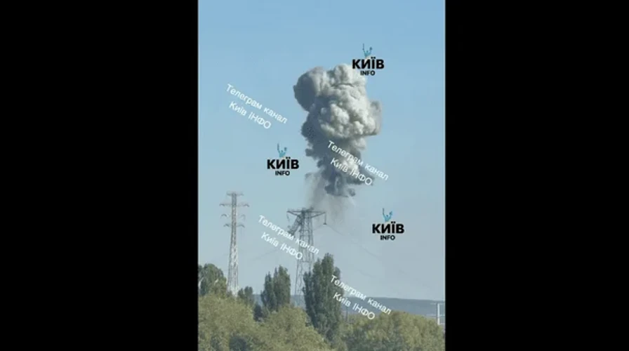 Пошкоджена високовольтна опора ЛЕП у Києві після удару 30 вересня