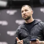 Міністр оборони України Євгеній Хмара під час спілкування з пресою щодо критеріїв бронювання
